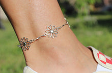 Load image into Gallery viewer, Daisy Connected Anklet